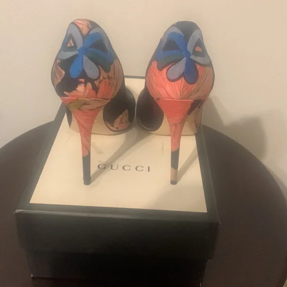 Stunning pre-loved floral Gucci heels! - Picture 3 of 5